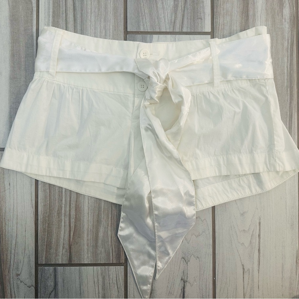 Refuge White High Waist Women's Shorts, Large
